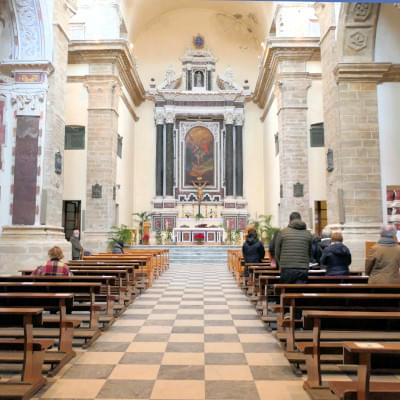 Interno della Chiesa del Collegio San Michele dei padri gesuiti ad Alghero