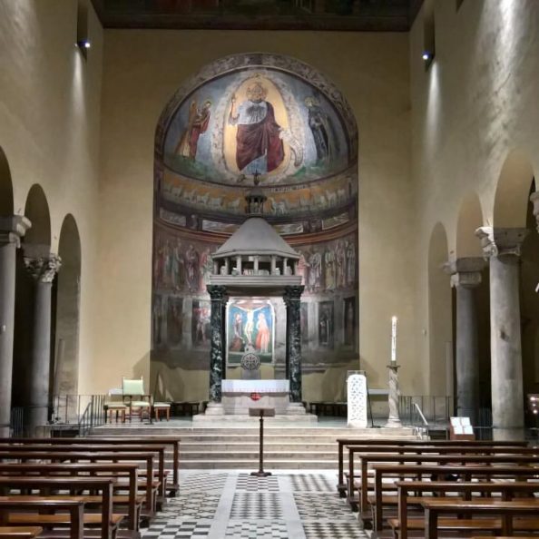 Interno della basilica di San Saba all'Aventino a Roma