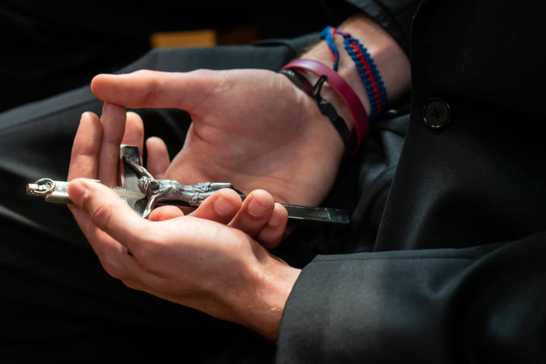 Image of hands holding a crucifix