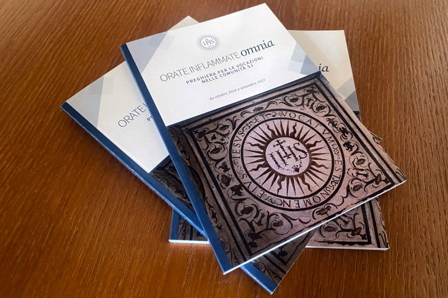 Cover of the "Orate inflammate omnia" booklet - prayer for vocations in Jesuit communities